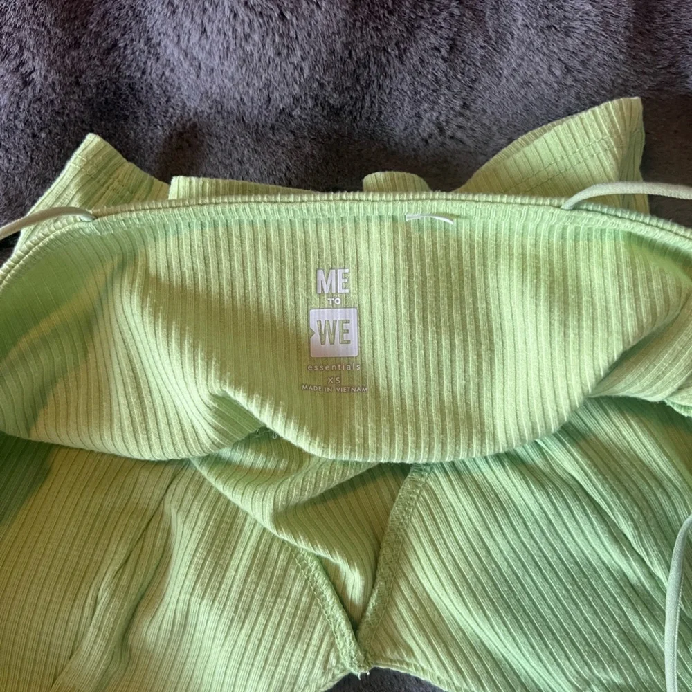 Lime Green Ribbed Crop Top - Picture 3 of 3
